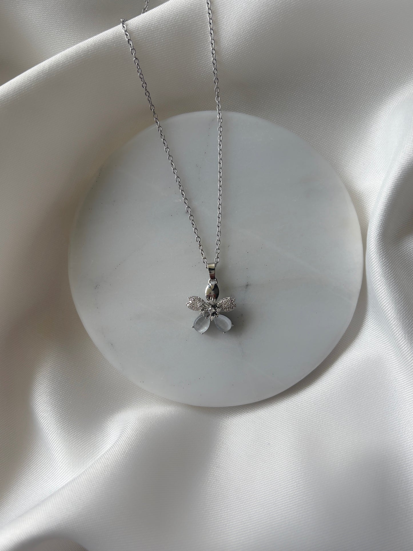 Collar flor lunar
