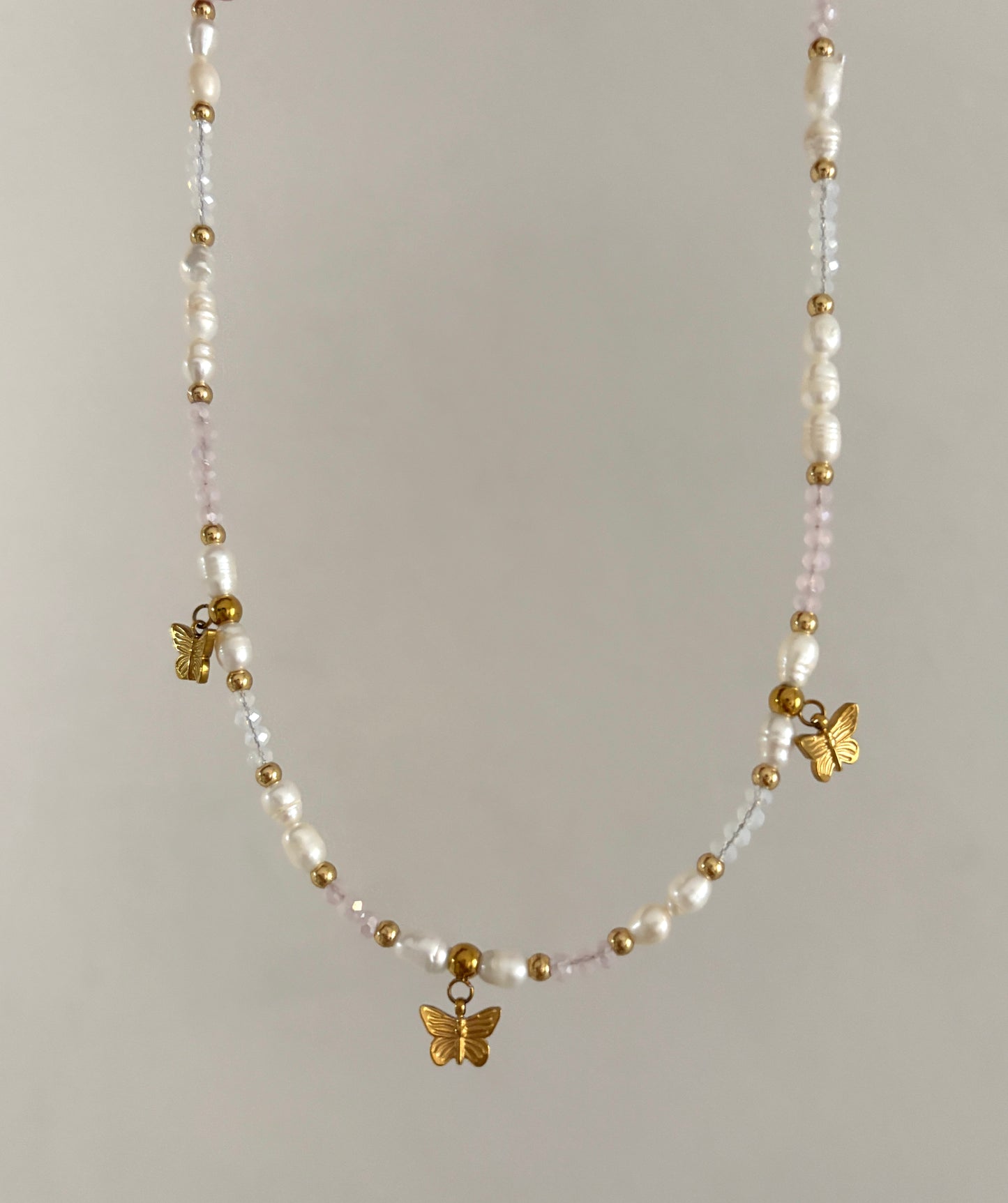 Collar entre alas