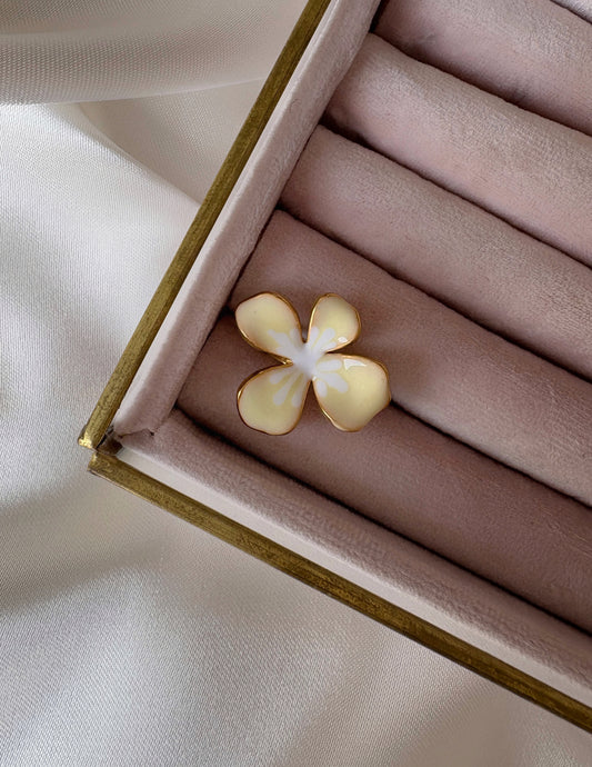 Anillo flor mantequilla