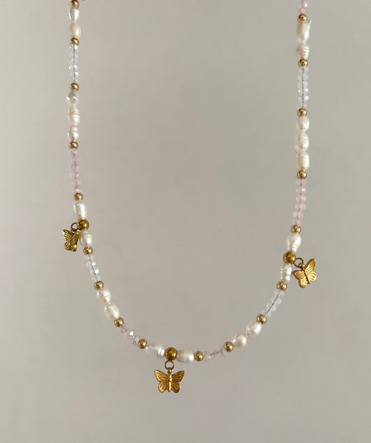 Collar entre alas