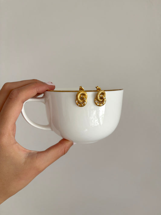 Aretes entrelazados