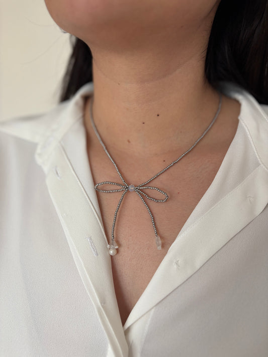 Collar moño de plata