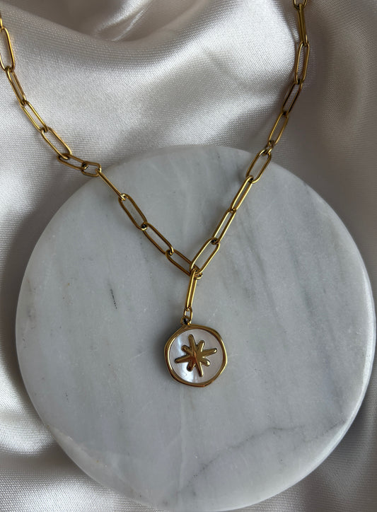 Collar destello nácar